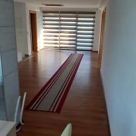 Apartman Nestroy Apartment *