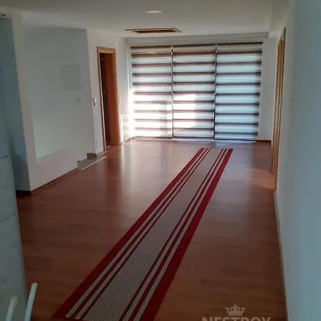 Apartment Apartman Nestroy *